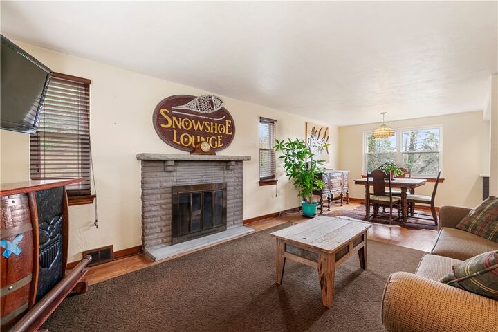 Property Photo:  1425 Junior Drive  PA 15227 