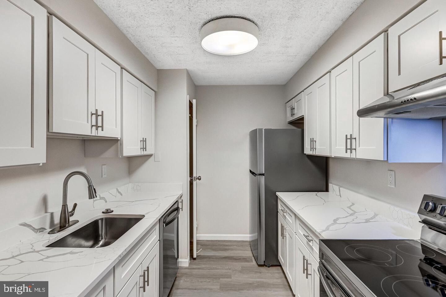 Property Photo:  5300 Holmes Run Parkway 212  VA 22304 