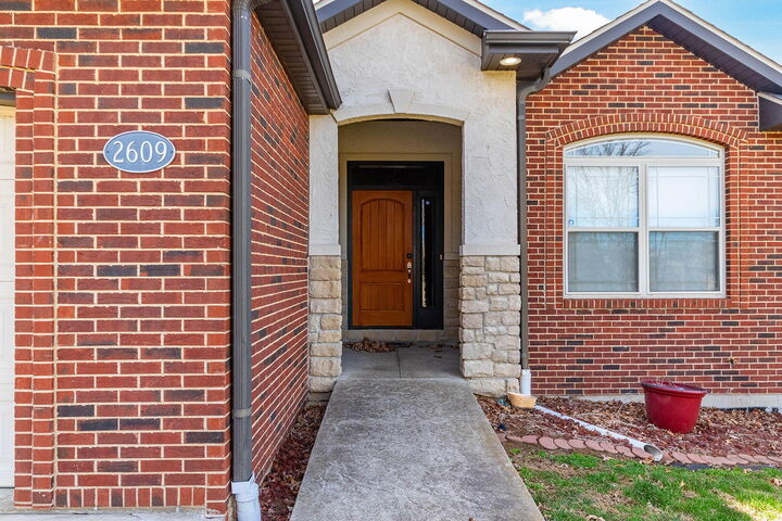Property Photo: 2609 Greenbriar Dr MO 65203