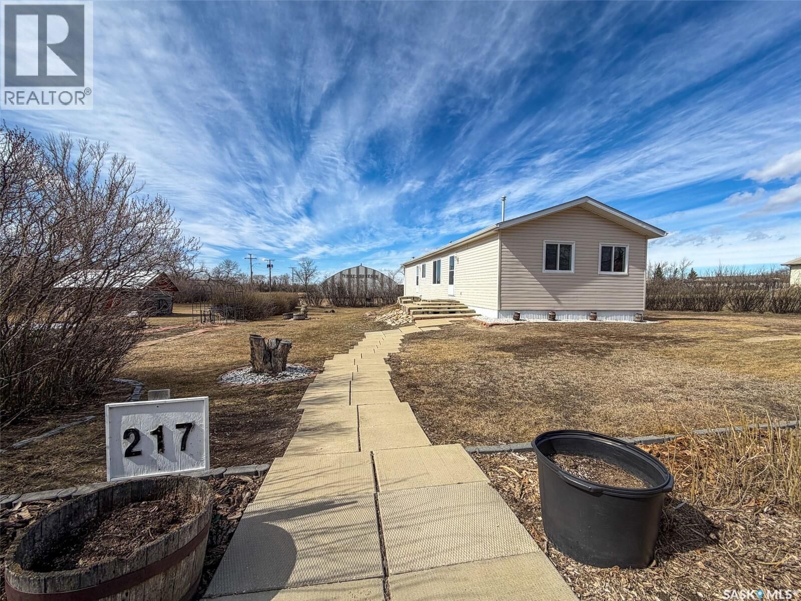 Property Photo: 213 - 217 2nd Street W SK S0N 0N0