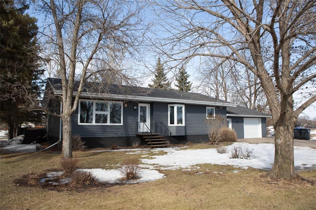 Property Photo:  219 3rd Avenue West  MB R0K 2C0 