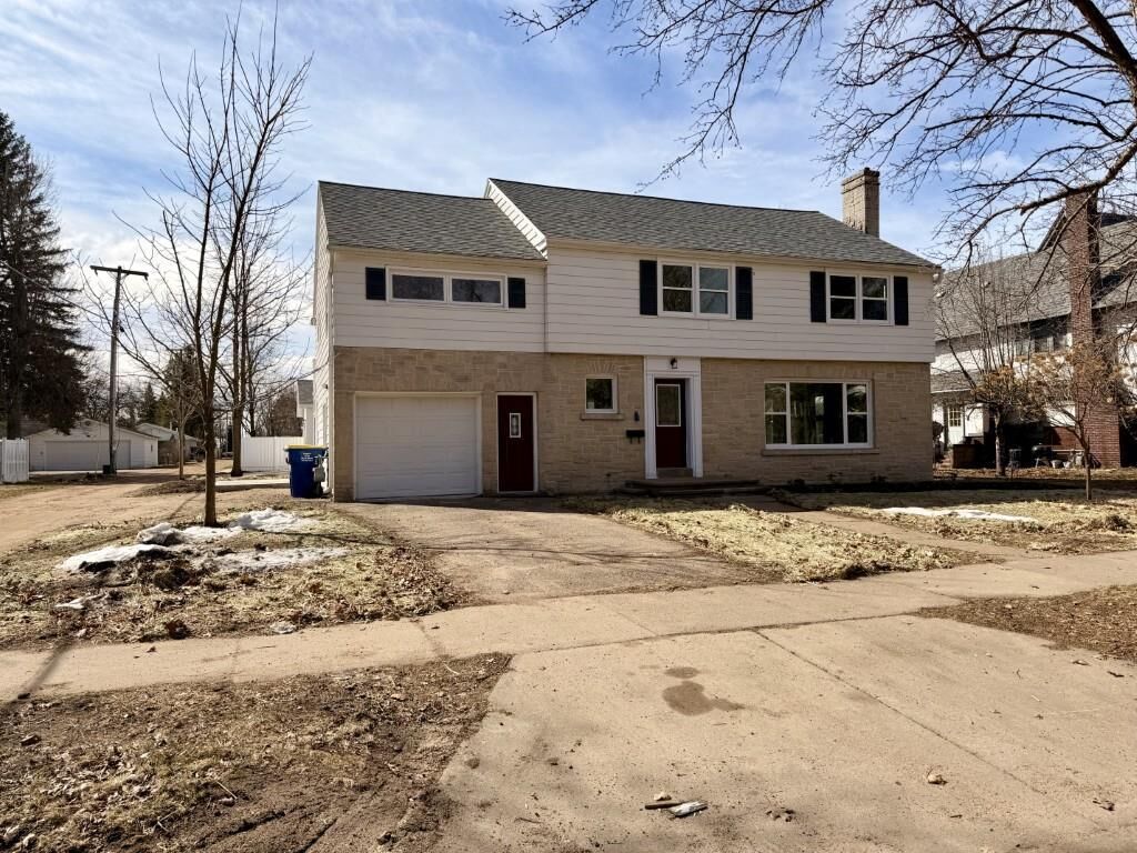 Property Photo:  1305 East 6th Street  WI 54452 