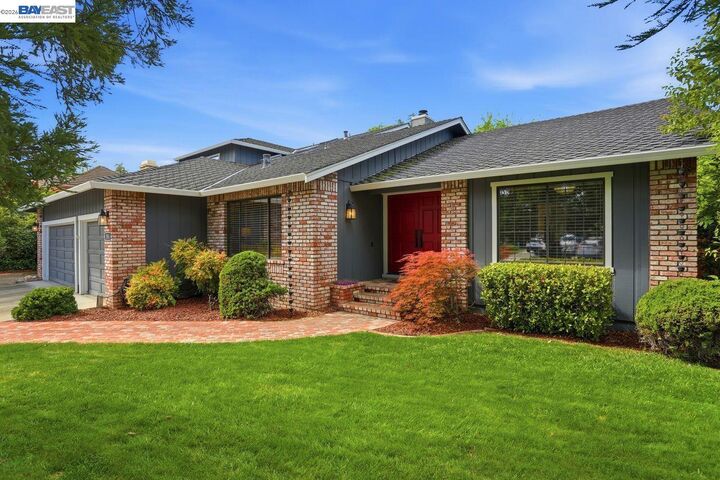 Property Photo:  2513 Chateau Way  CA 94550 