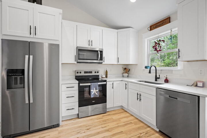 Property Photo: 71 E Lafavre Lane FL 32433