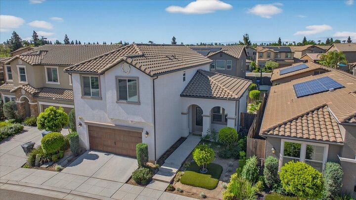 Property Photo: 1859 E Kroeker Avenue CA 93730