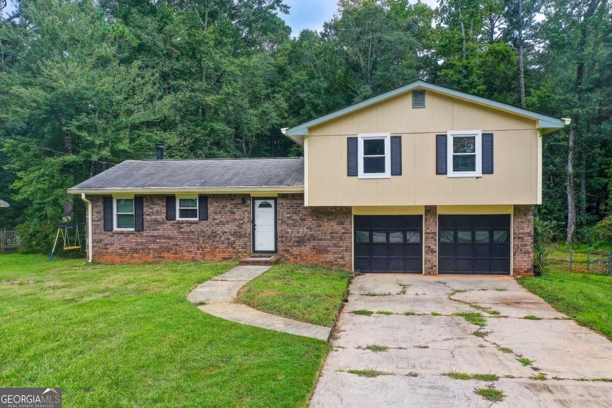 Property Photo: 2193 Kings Forest Drive SE GA 30013