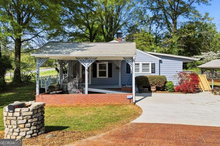 Property Photo:  1625 Seayes Road SW  GA 30126 