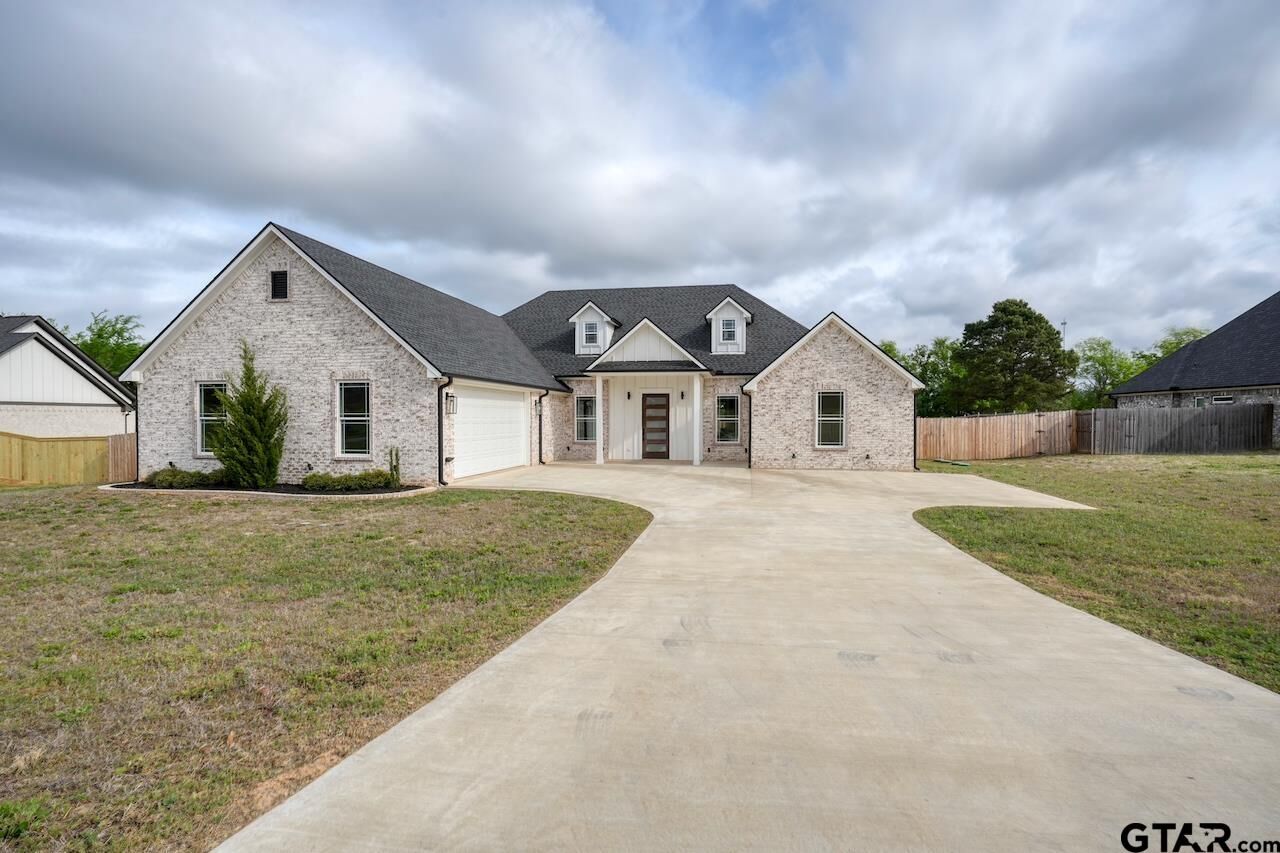 Property Photo:  19383 Ridge Point Circle  TX 75771 