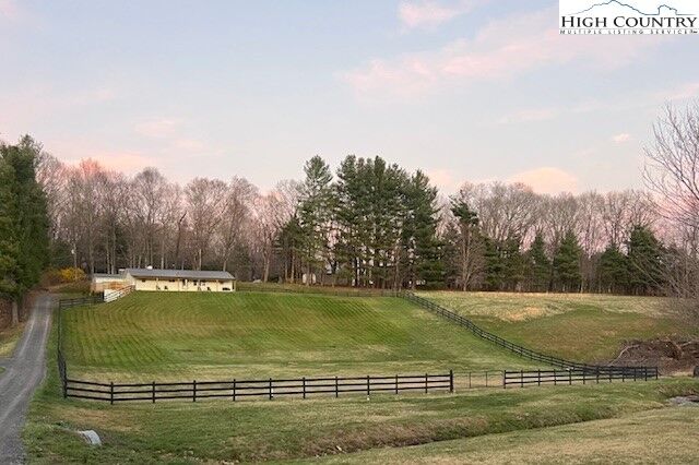 Property Photo:  2141 Mt Jefferson Road  NC 28694 