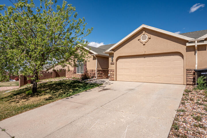 Property Photo:  1511 S Southern View Dr  UT 84720 