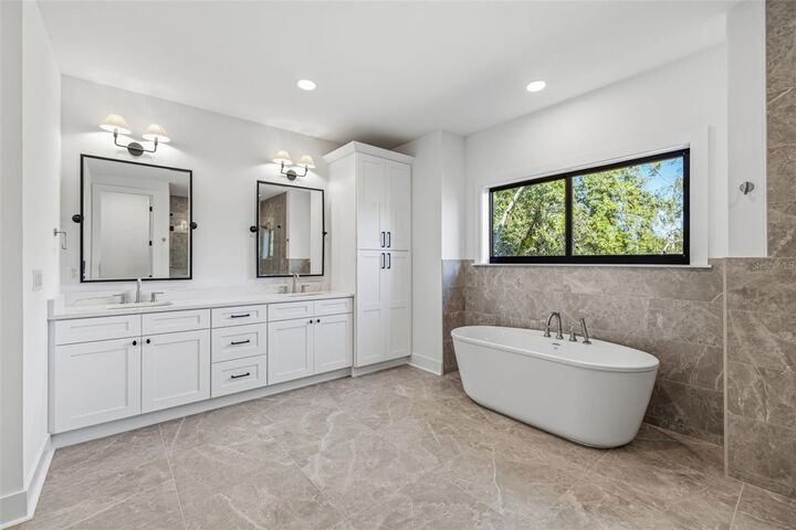 Property Photo: 3012 S Esperanza Avenue FL 33629