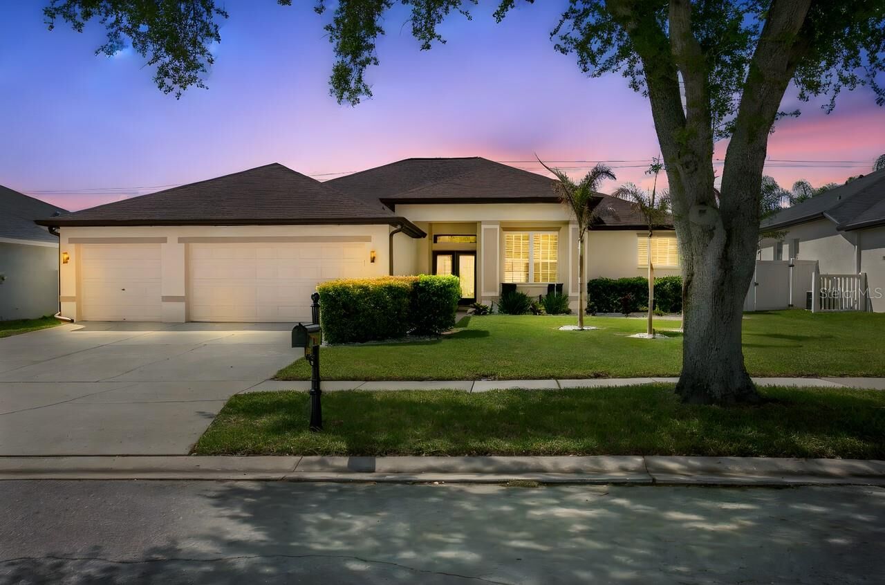 Property Photo: 2814 Duncan Tree Circle FL 33594
