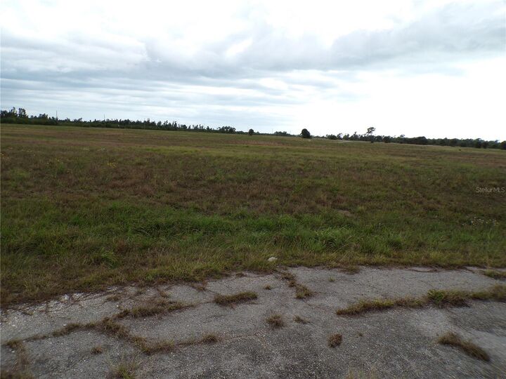 Property Photo: 1 Bobolink Place FL 33946