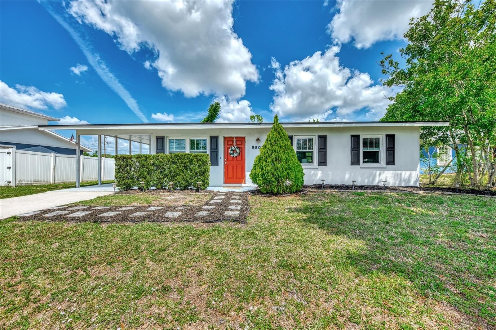 Property Photo: 5807 28th Avenue Drive E FL 34208