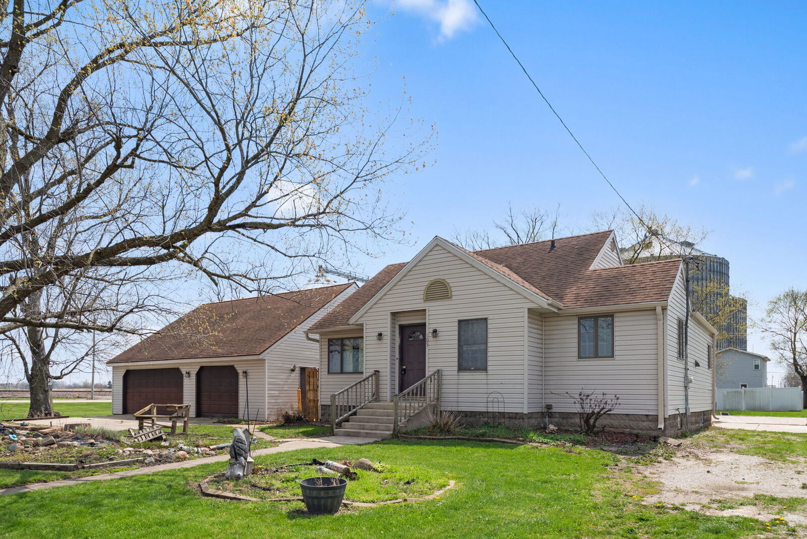 Property Photo: 105 Seiler Street IL 60951