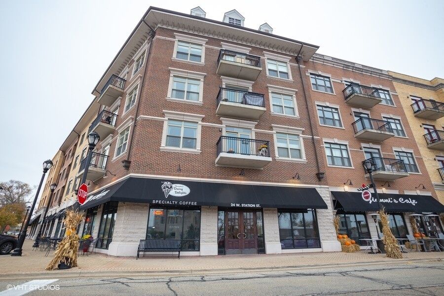 Property Photo:  24 W Station Street 206W  IL 60067 