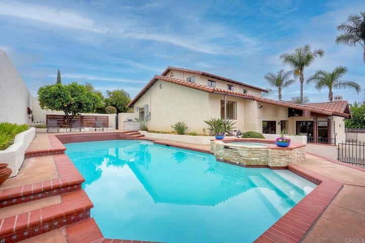 Property Photo:  2740 Crownpoint Pl  CA 92027 