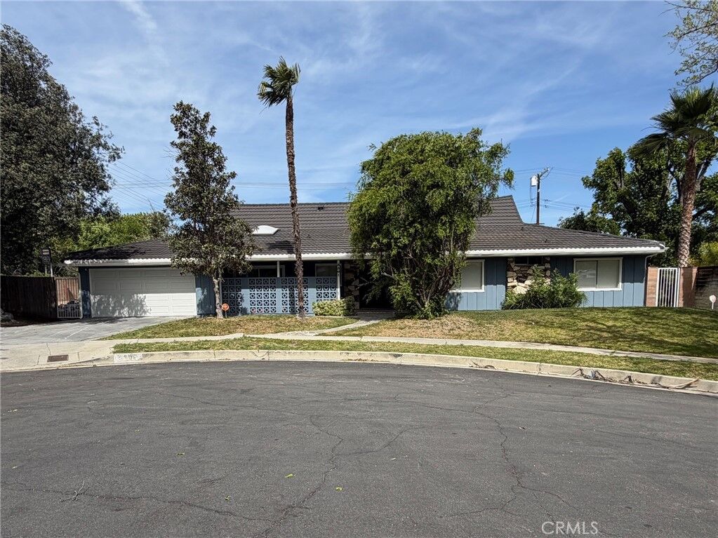 Property Photo:  5301 Dubois  CA 91367 