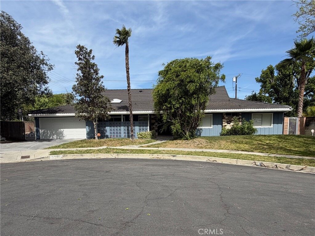 Property Photo: 5301 Dubois CA 91367