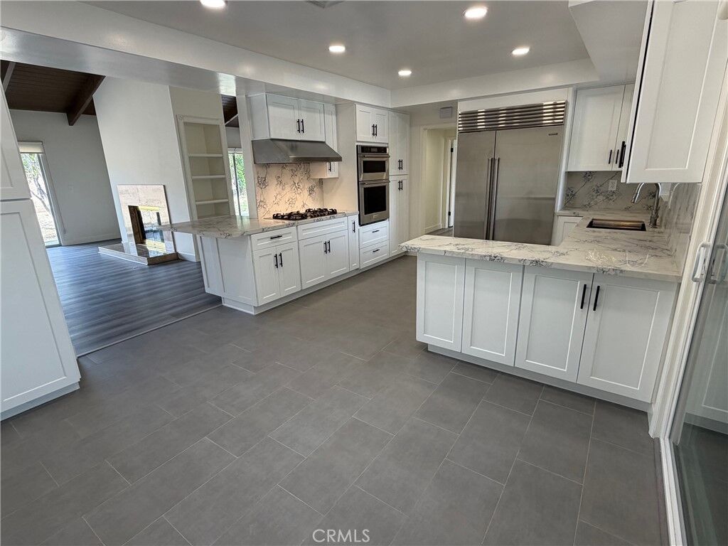 Property Photo: 5301 Dubois CA 91367