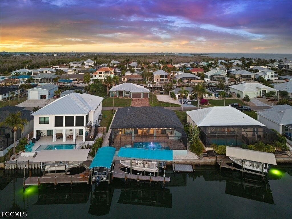 Property Photo:  2419 Carambola Lane  FL 33956 