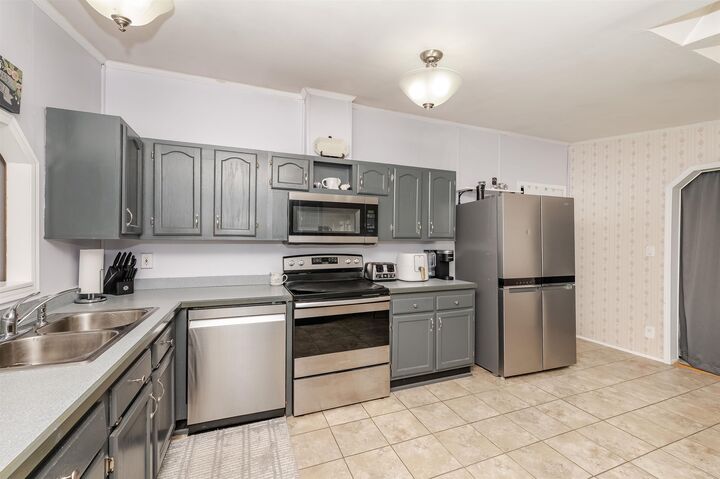 Property Photo: 11 Falkland Lane NH 03867