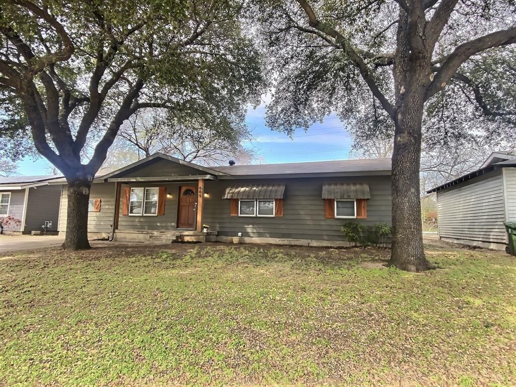 Property Photo:  609 E Ellen Avenue  TX 76053 