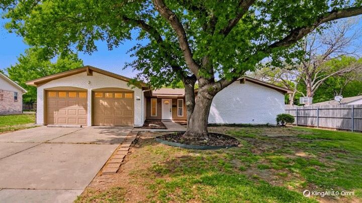 Property Photo: 4604 Ivanhoe Drive TX 76132