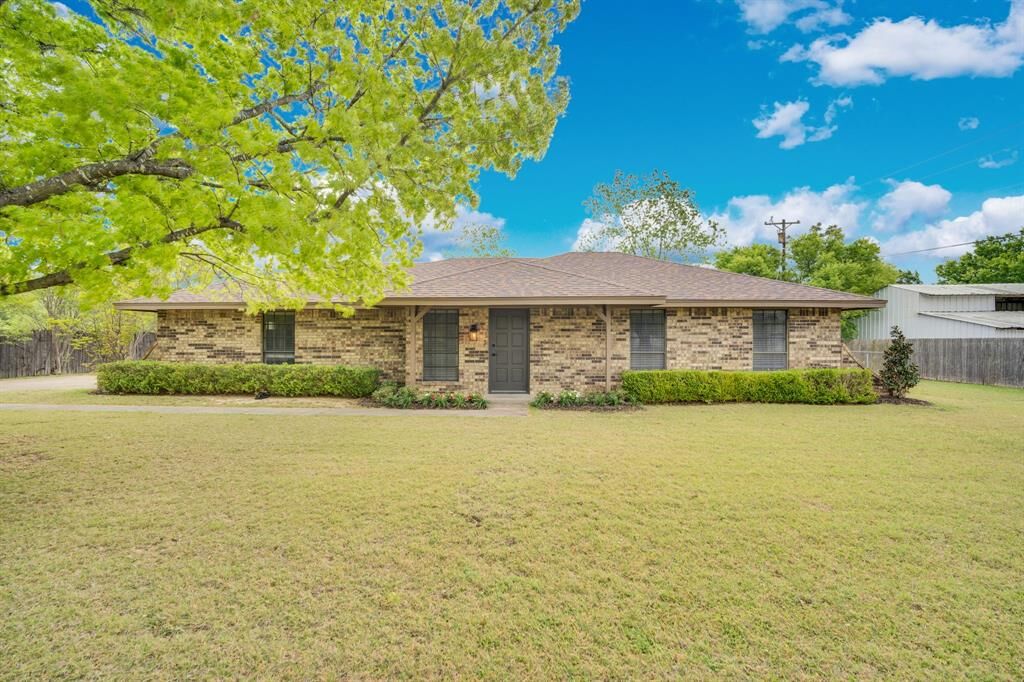 Property Photo: 104 Prairie View Lane TX 75154