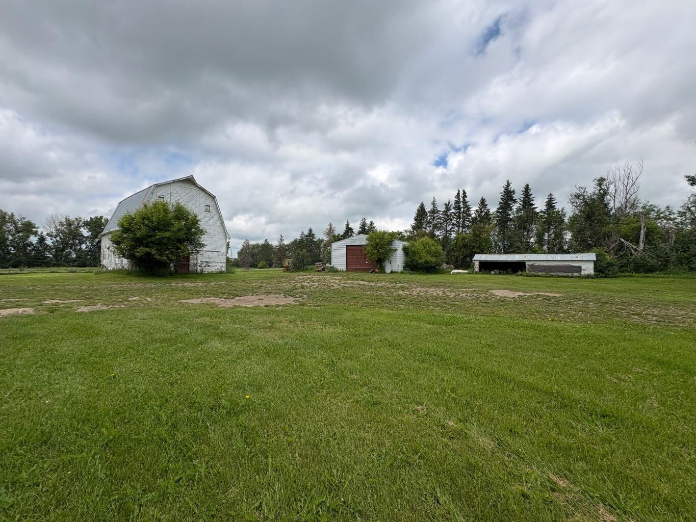 Property Photo: 431028 Range Road 255 AB T4J 1S4