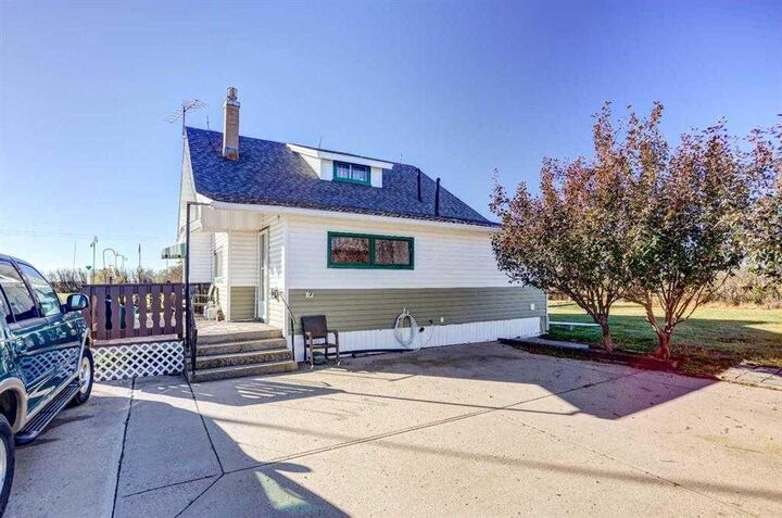 Property Photo:  134004 Range Rd 223  AB T0L 0N0 