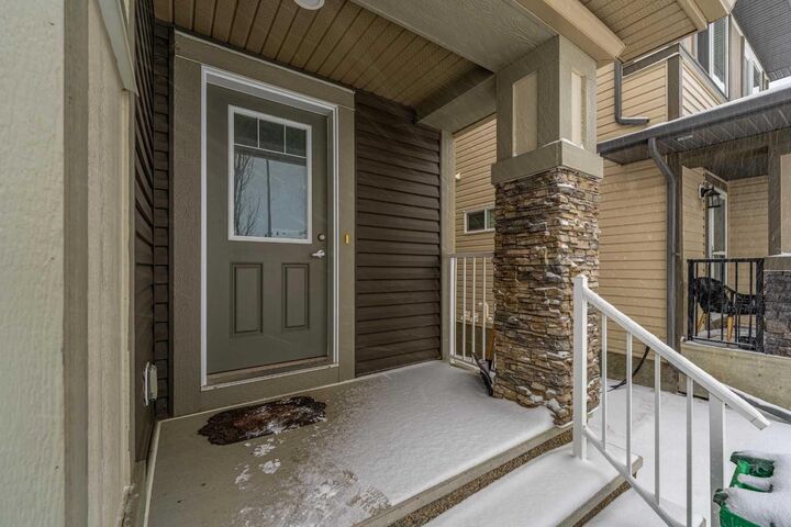 Property Photo: 313 Hillcrest Road SW AB T4B 4K1