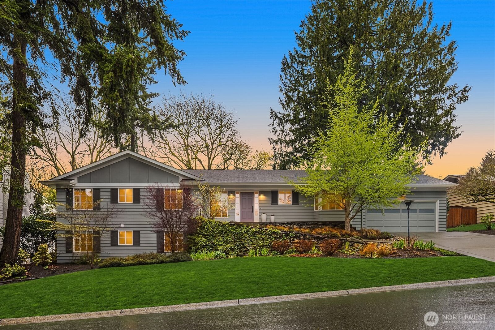 Property Photo:  8910 SE 54th Street  WA 98040 