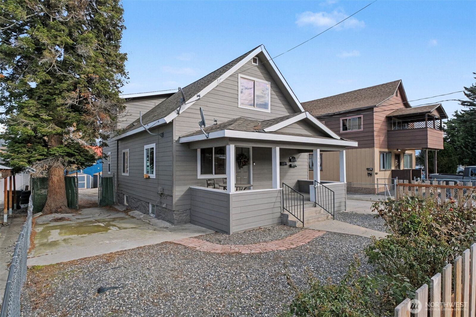 Property Photo:  533  Methow A,B,C  WA 98801 