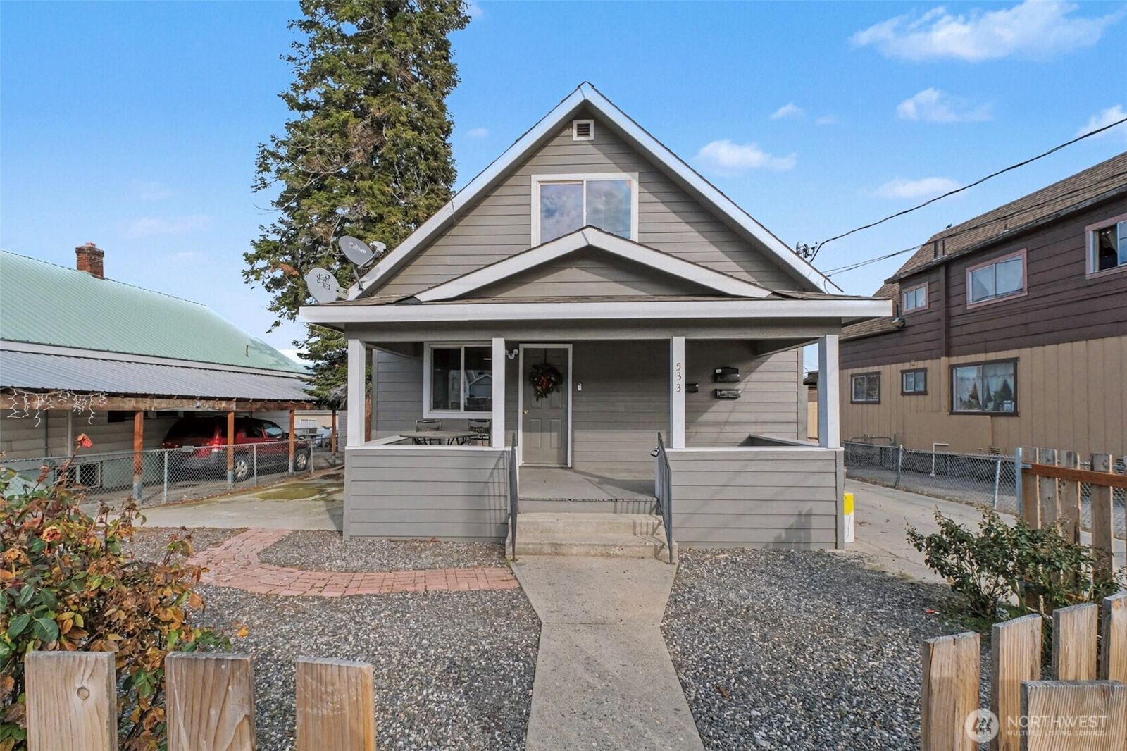 Property Photo: 533 Methow A,B,C WA 98801
