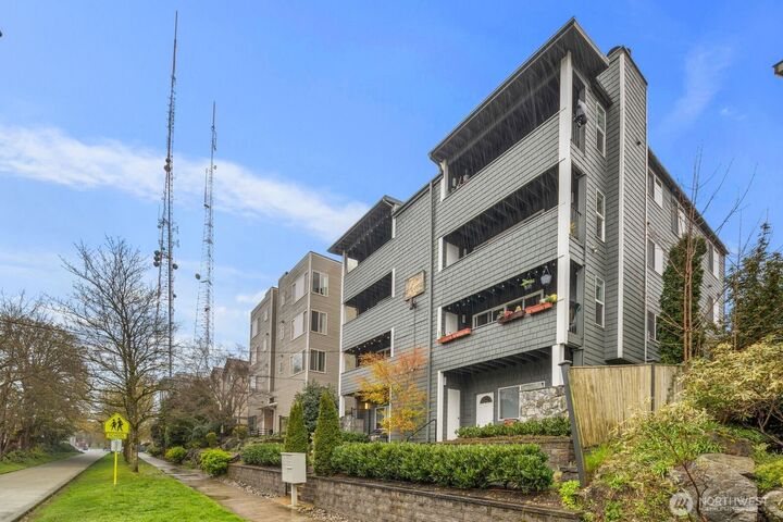 Property Photo:  1729  18th Avenue 201  WA 98122 