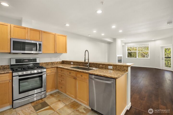 Property Photo:  1000  Cabin Creek Lane SW B303  WA 98027 