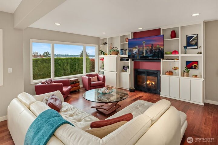 Property Photo:  10211 NE 59th Street  WA 98033 
