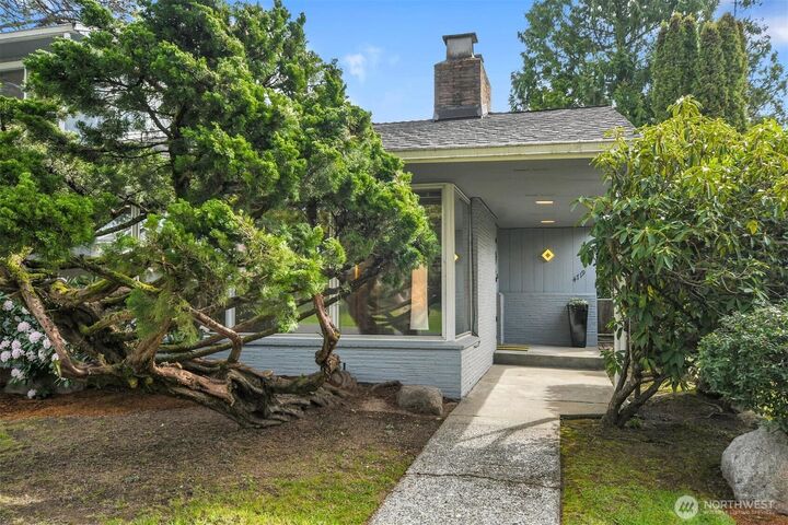 Property Photo:  4719 NE Park Place  WA 98115 