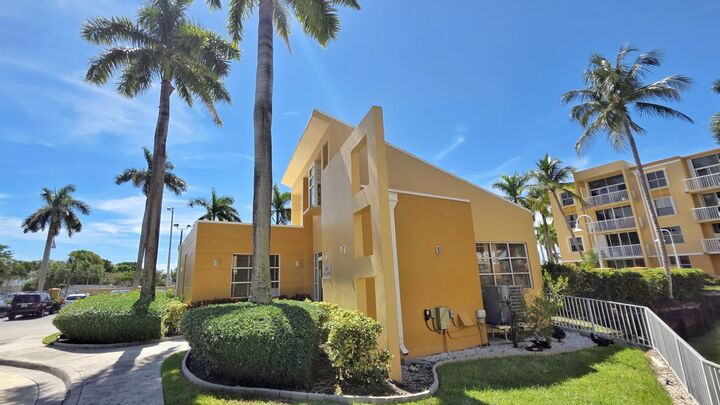 Property Photo:  1341 SE 3rd Avenue 307  FL 33004 