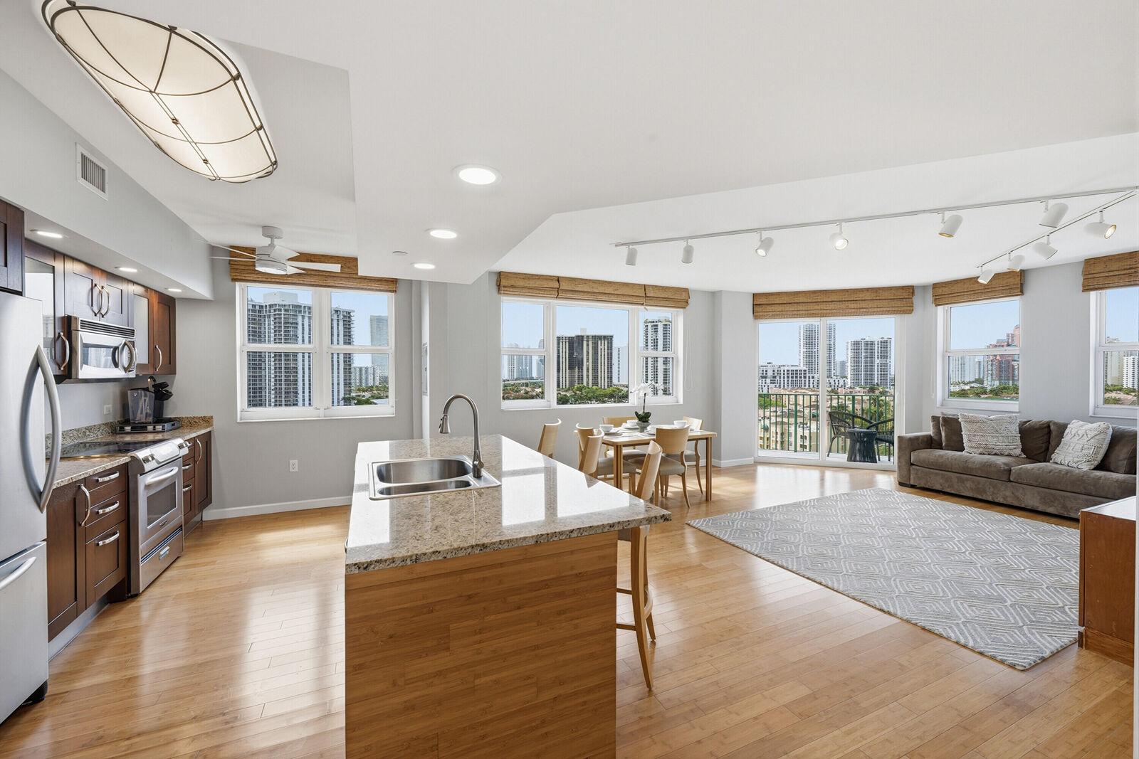 Property Photo: 19900 E Country Club Drive 1101 FL 33180