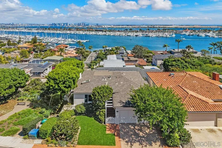 Property Photo:  595 Rosecrans Street  CA 92106 