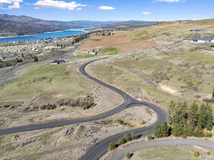 Property Photo:  41170 Lakeview Heights Dr. N.  WA 99122 