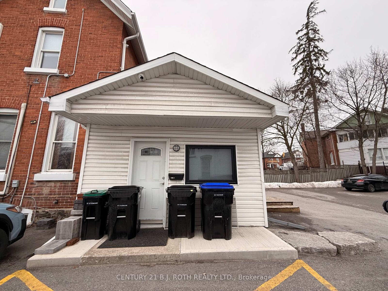 Property Photo:  109 Toronto Street Back Unit  ON L4N 1V1 