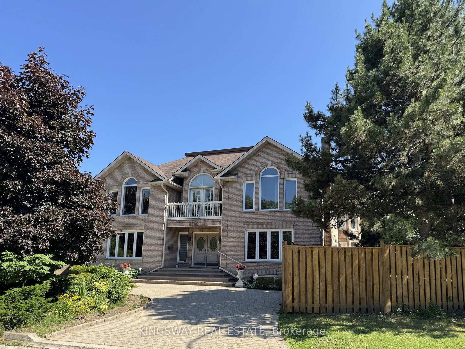 Property Photo: 4040 Lookout Court ON L4W 4E9