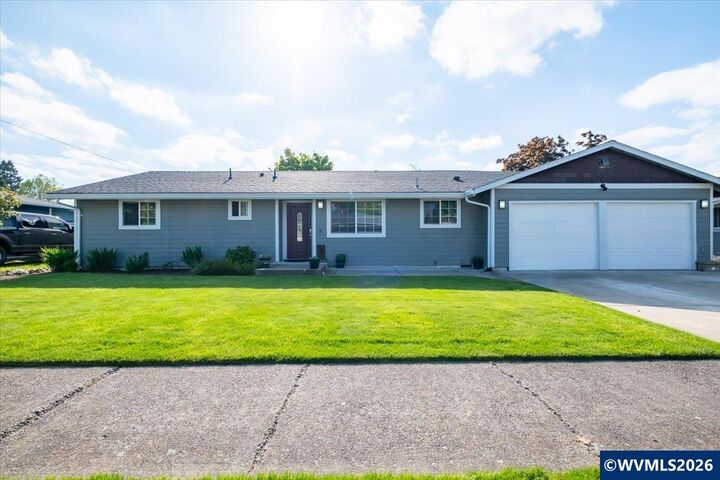 Property Photo: 585 45th Pl NE OR 97301