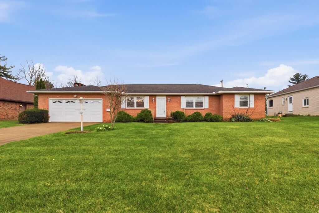 Property Photo: 1025 Pearce Dr OH 44906