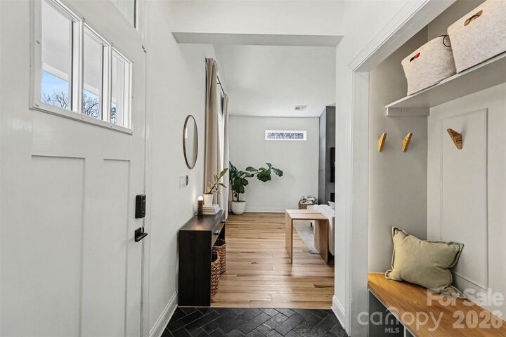 Property Photo: 6739 Indian Lane NC 28213