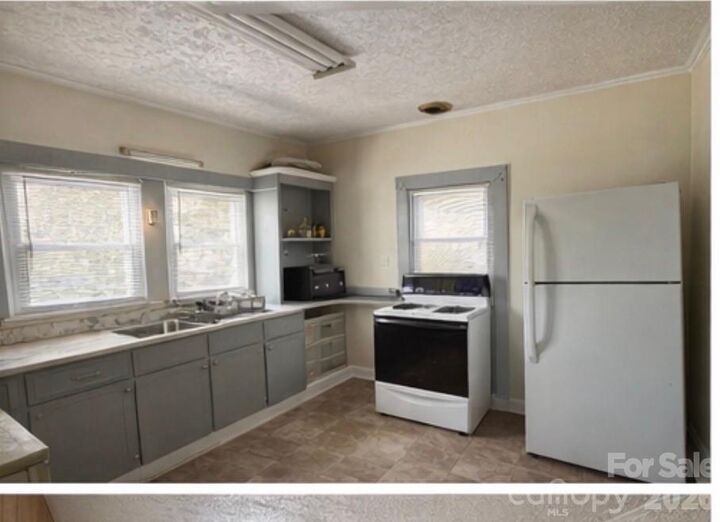 Property Photo:  1565 N Long Street  NC 28144 