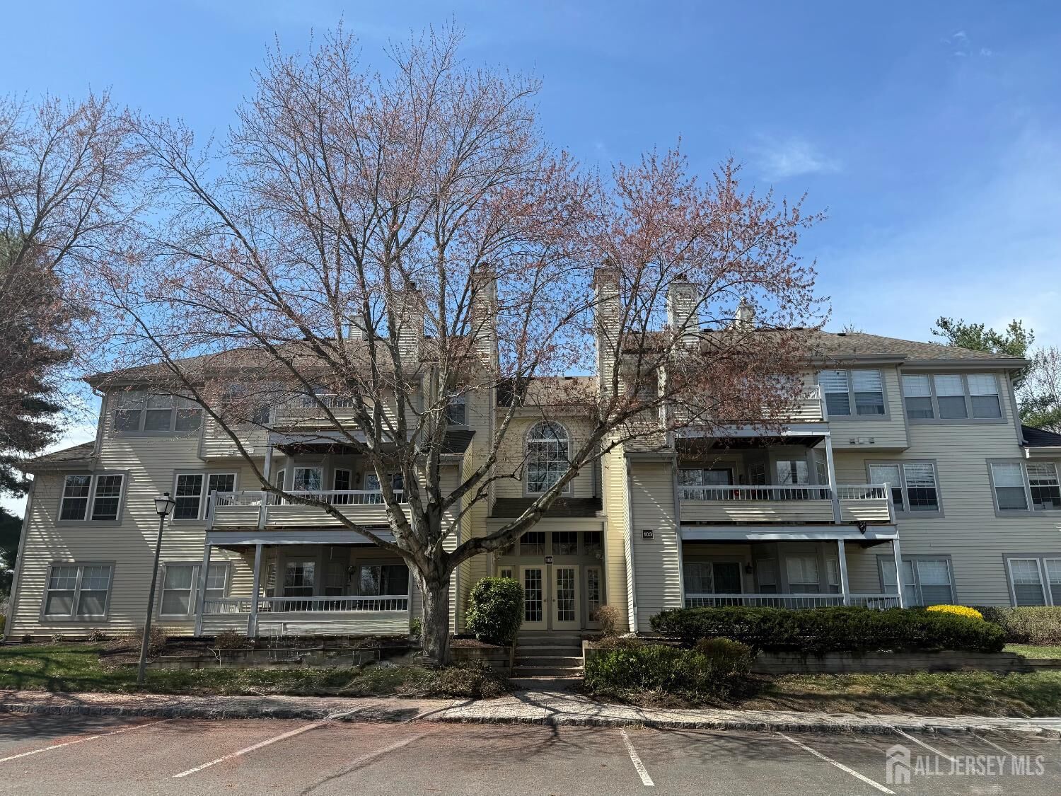 Property Photo:  103 Claridge Court 5  NJ 08540 